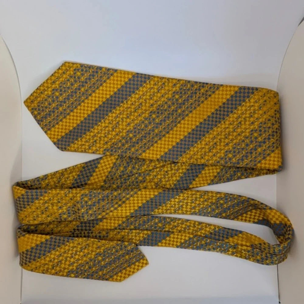 Vintage 70s Wide Tie Yellow Retro Short 4